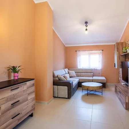 Cozy Apartment In Cabrunici With Wifi Appartement Cabrunici