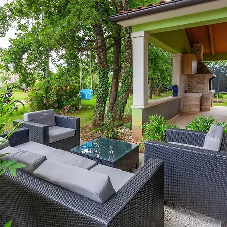 Lovely Apartment In Cabrunici With Wifi * Cabrunici