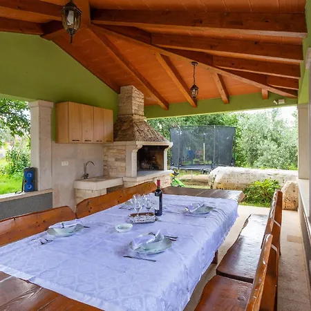 In With Kitchen Cabrunici
