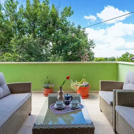 Appartement Beautiful In Cabrunici