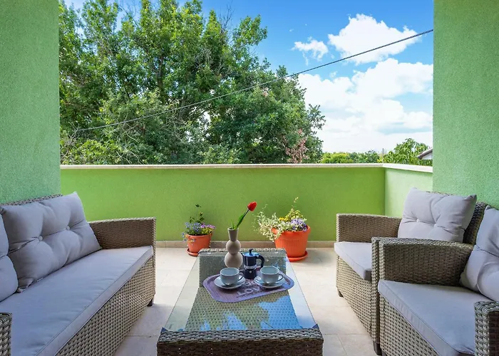 Appartement Beautiful In Cabrunici